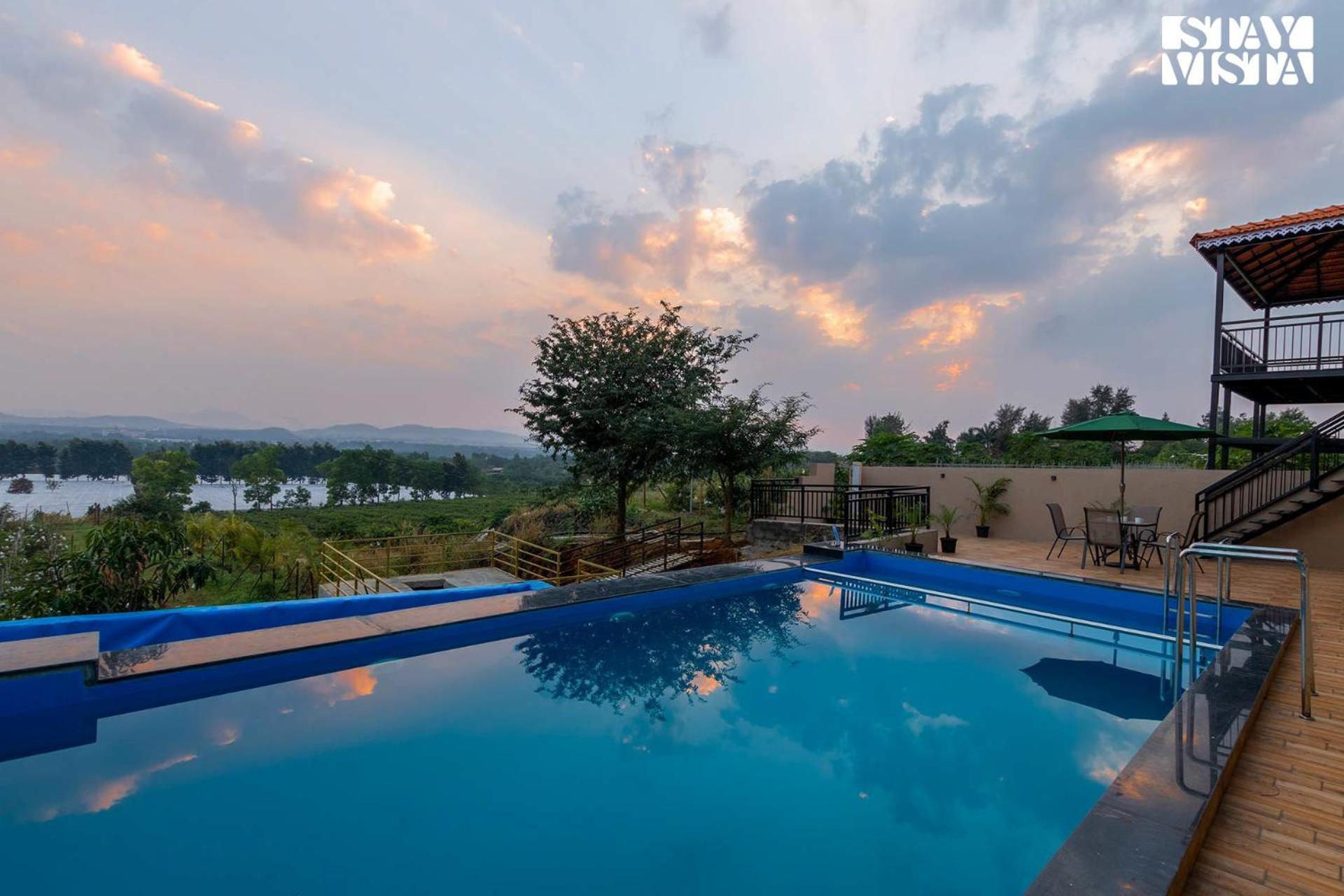 Stayvista'S Harvest Haven - Pool-View Villa With Deck & Machan Near Sula Нашик Екстериор снимка